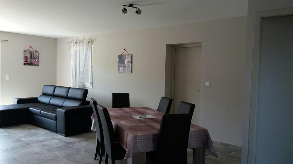 Gite La Joliette Et Le Chesnaie Grillon Εξωτερικό φωτογραφία
